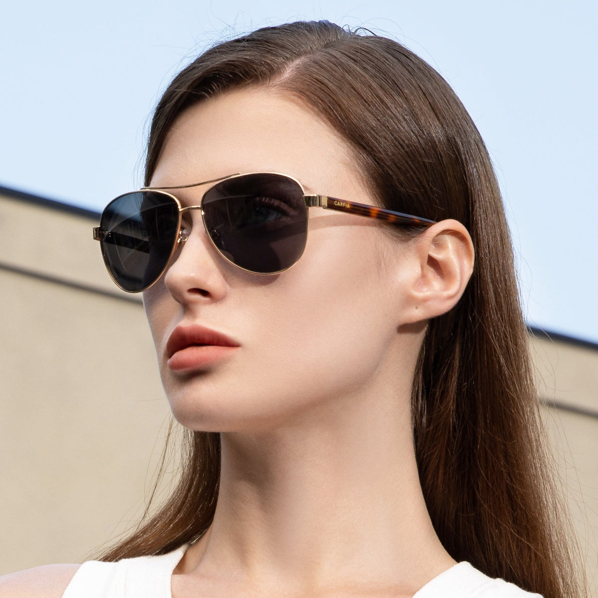 IGIOO Poptart-S06 Grey Aviator Sunglasses for Unisex, on Model