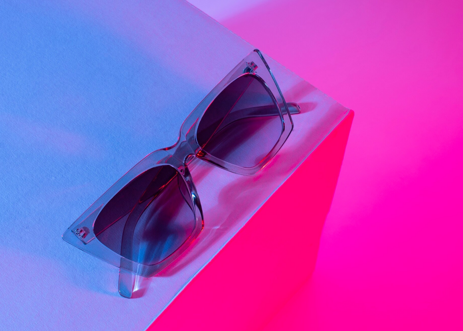 Can Sunglasses be Mirrored and Polarized? Unraveling the Optics of Eyewear
