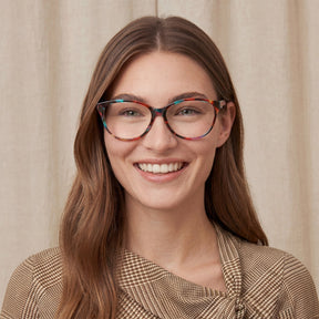 IGIOO Barrie-FC03 Tortoise Acetate Cat-Eye Polarized Eyeglasses for Women, lifestyle View